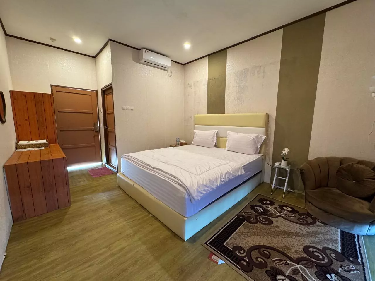 deluxe-room-c-1-68316fce280e1 deluxe-room-c-1-68316fce280e1